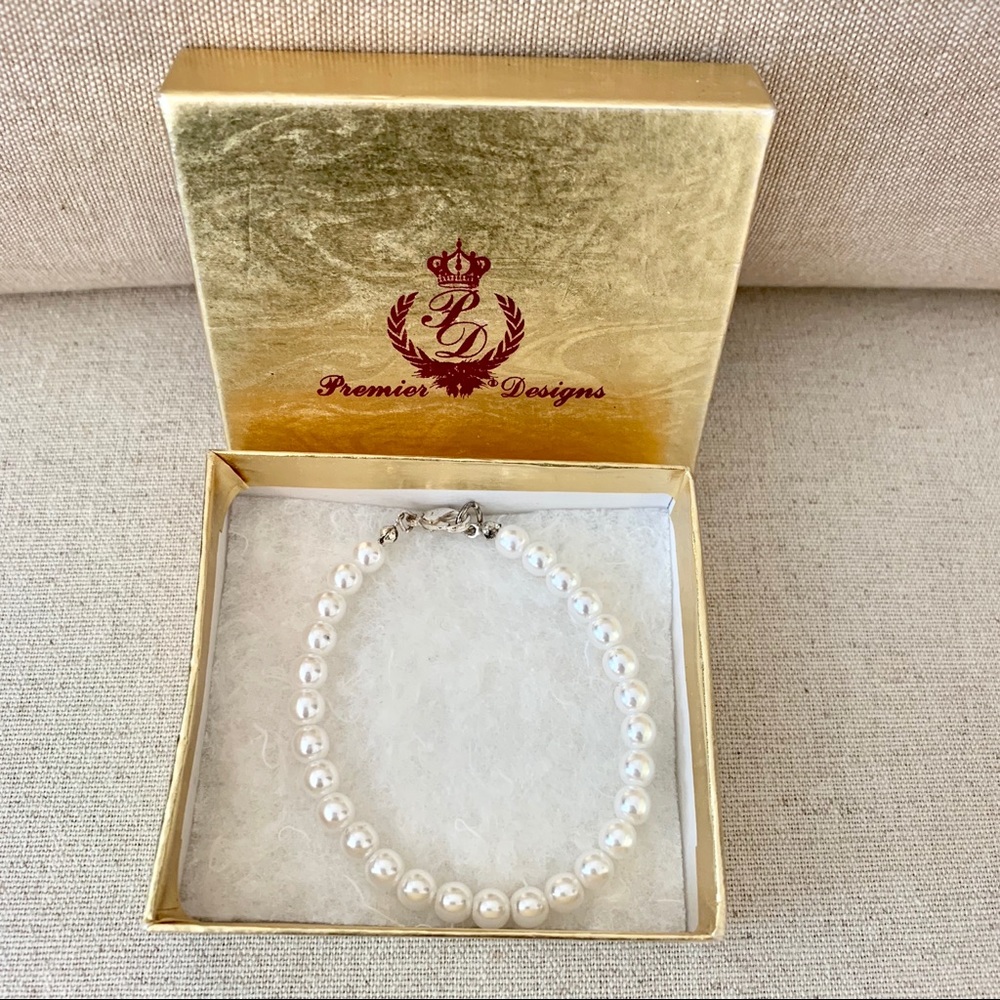 Premier Designs girls pearl bracelet